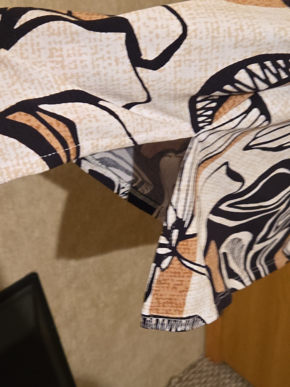 Alfred Dunner Black White Tan Floral Tunic Top - Picture 4 of 8